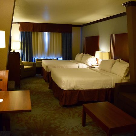 Holiday Inn Express & Suites San Antonio Nw Near Seaworld By Ihg Exterior photo