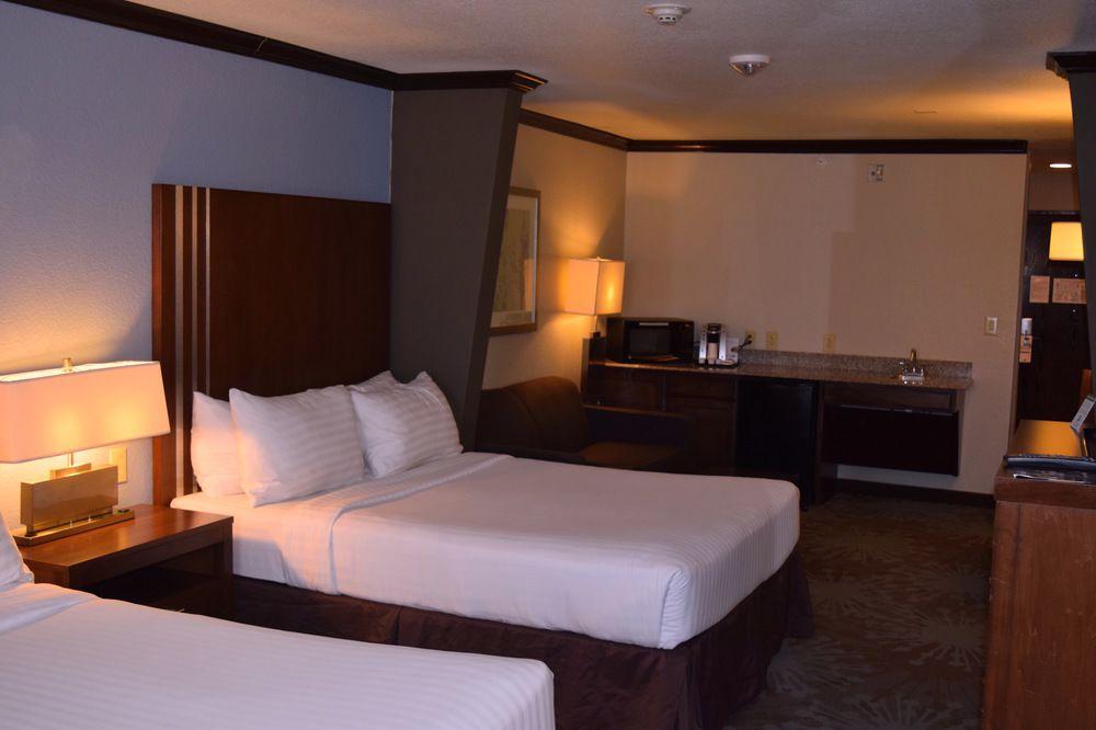 Holiday Inn Express & Suites San Antonio Nw Near Seaworld By Ihg Exterior photo