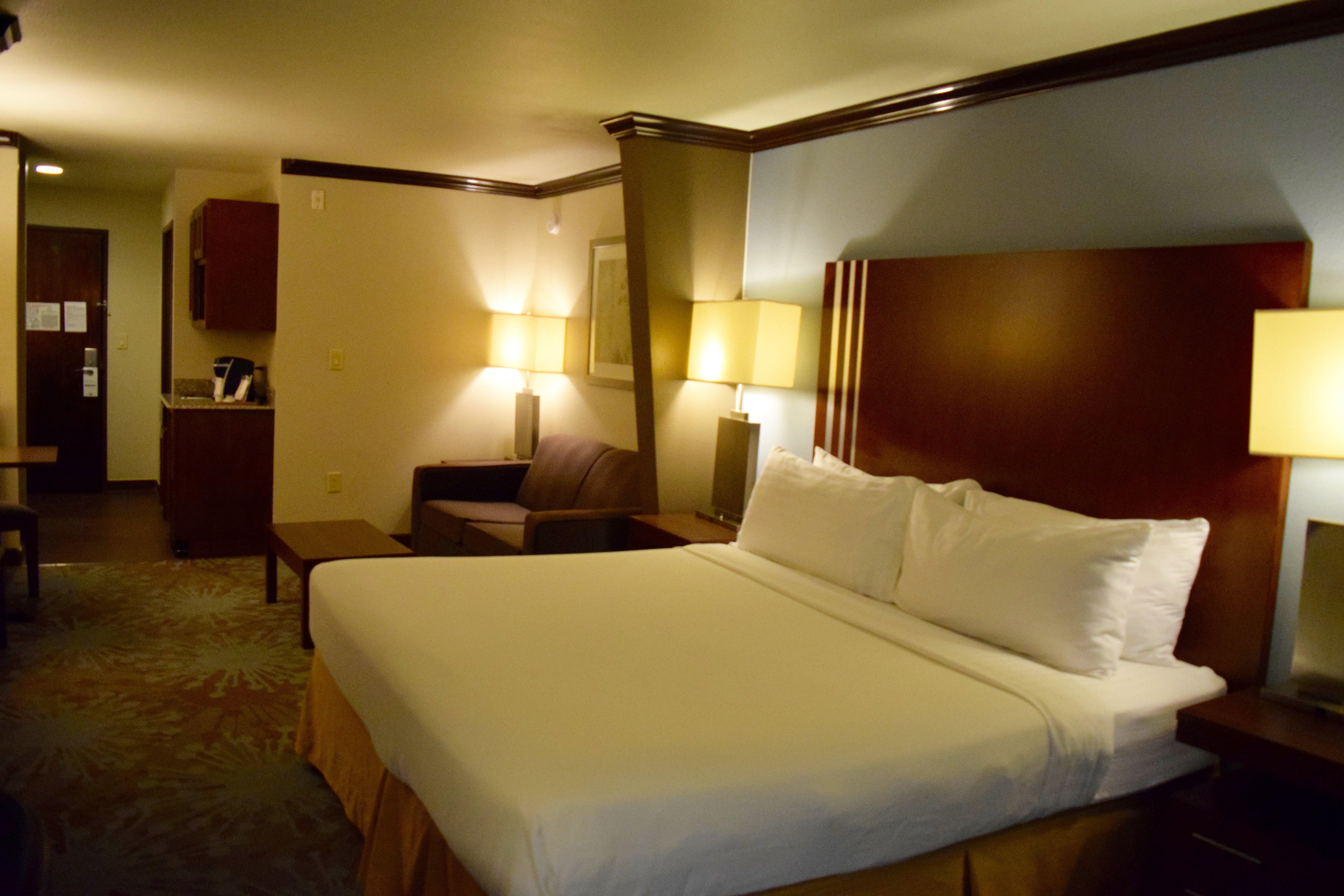 Holiday Inn Express & Suites San Antonio Nw Near Seaworld By Ihg Exterior photo