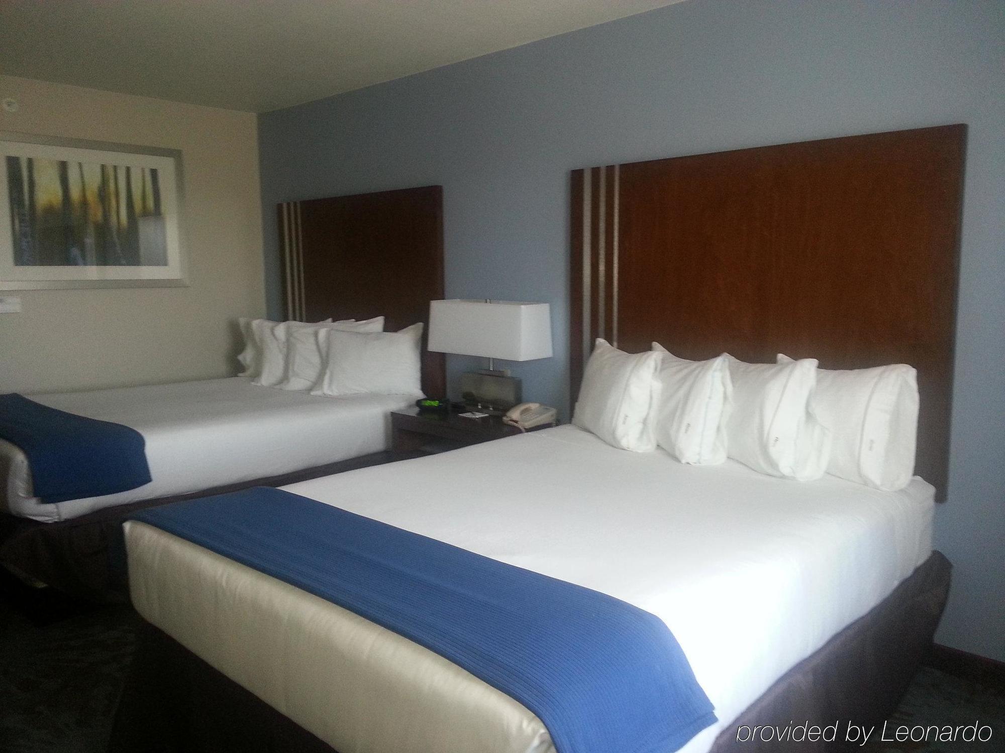 Holiday Inn Express & Suites San Antonio Nw Near Seaworld By Ihg Exterior photo